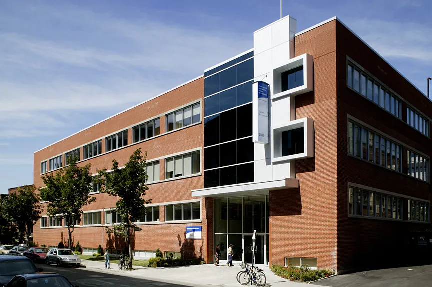 CLSC (Centre local de services communautaires) – Construction Institutionnel – Montréal, QC